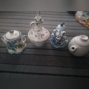 SET OF 4 TEA CERAMIC TEA POTS(BOMBAY,FRANKNOM,CASH FAMILY,ERVENLUCASBOLS)